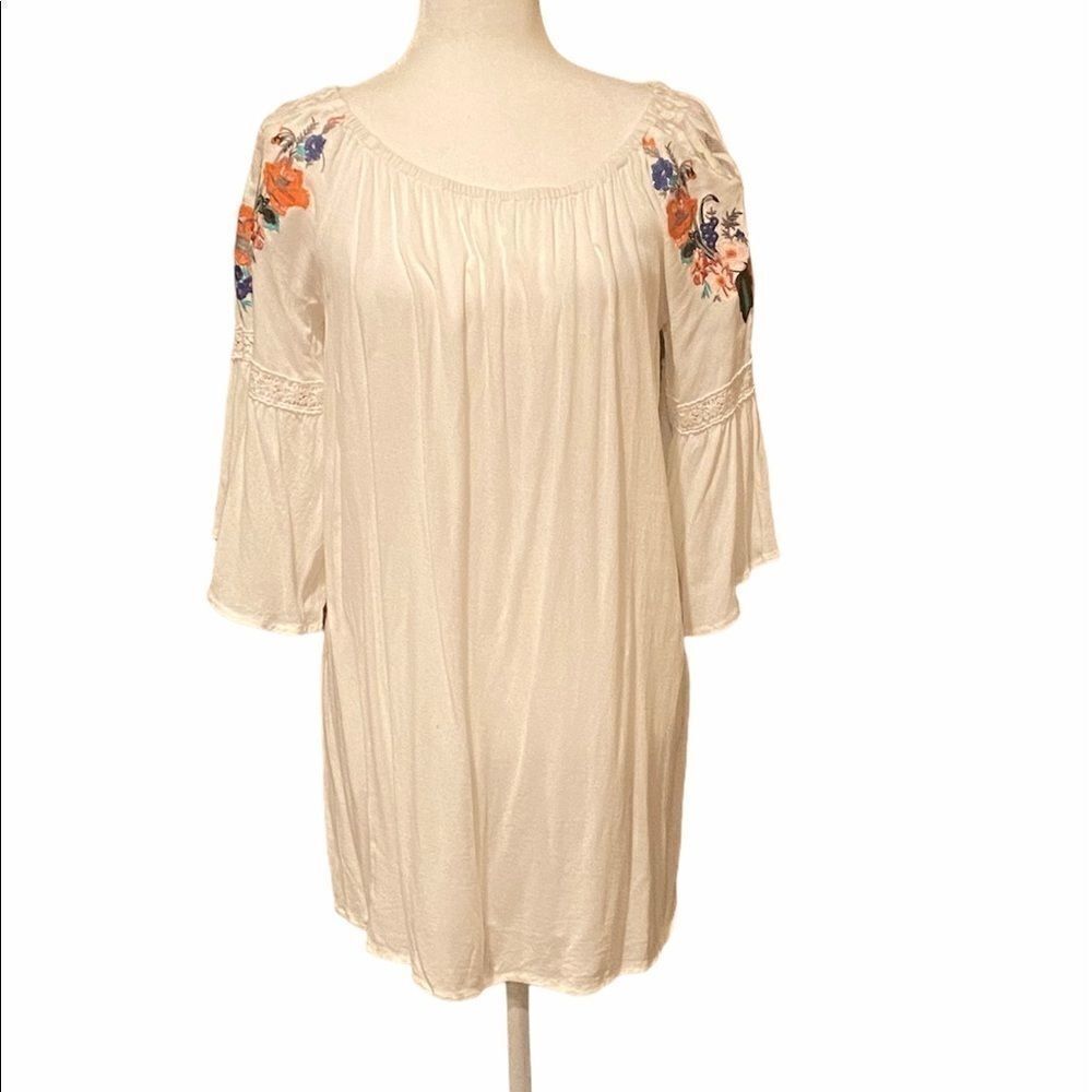Umgee Embroidered Bell Sleeve Top Size Large